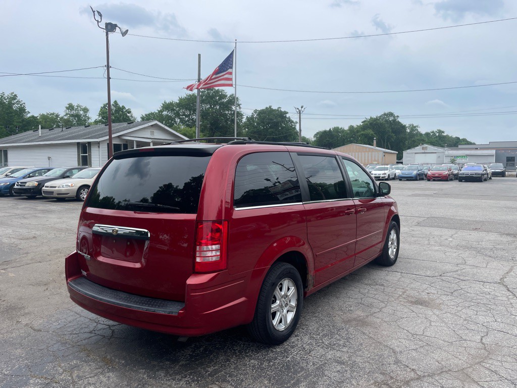 2008 Chrysler Town & Country Image 5