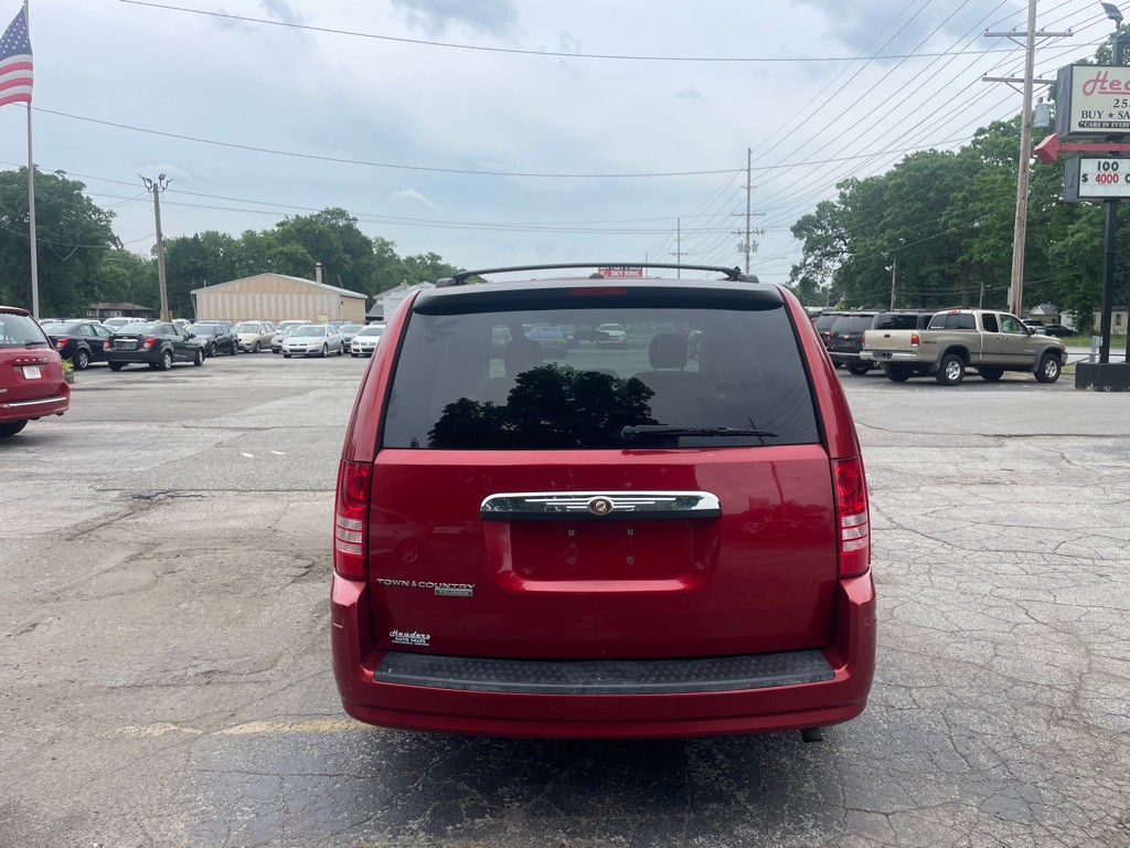 2008 Chrysler Town & Country Image 6