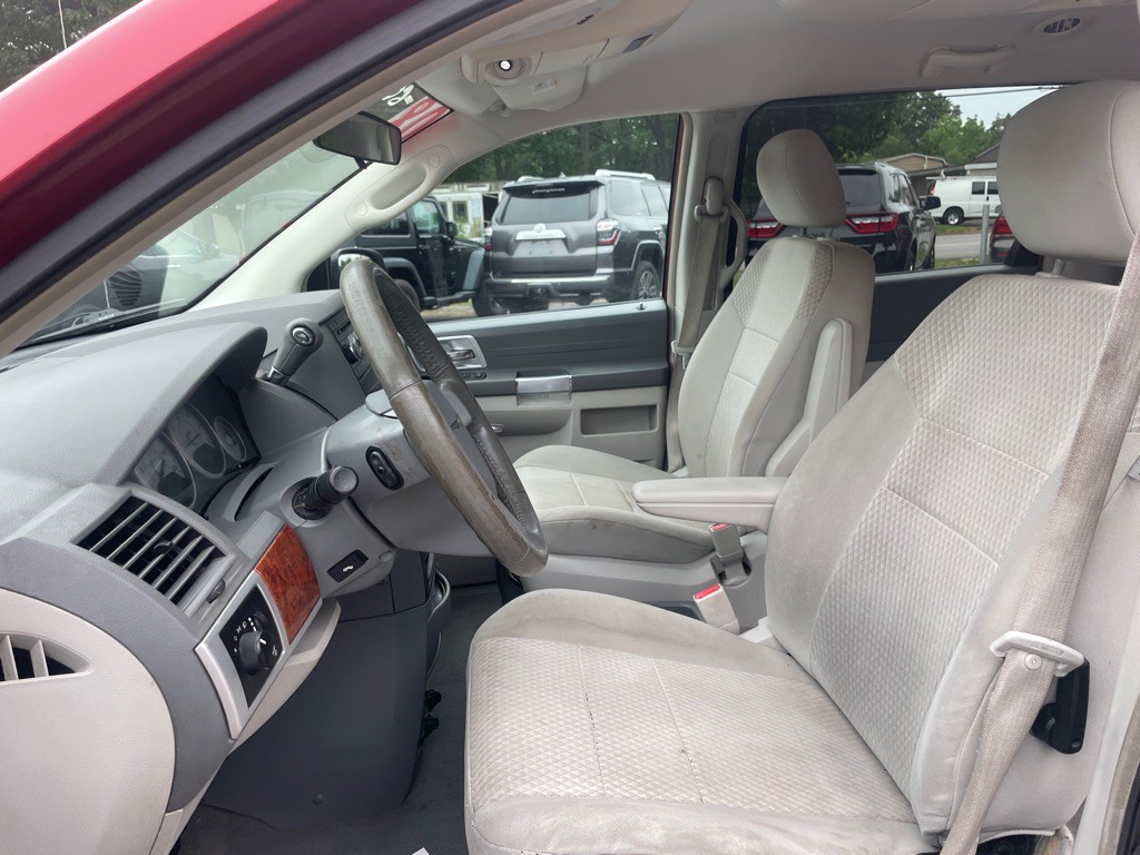 2008 Chrysler Town & Country Image 10