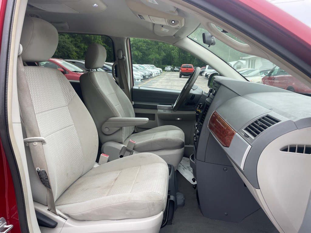 2008 Chrysler Town & Country Image 12