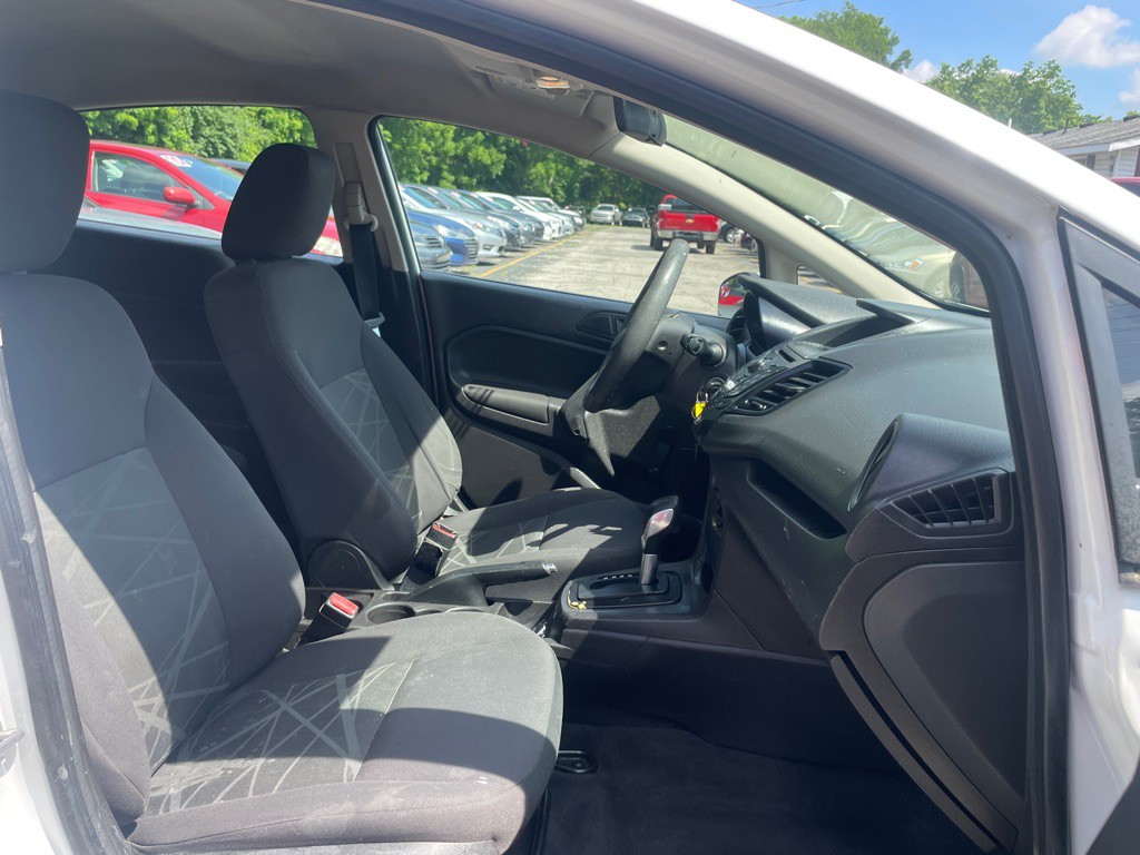 2014 Ford Fiesta Image 12