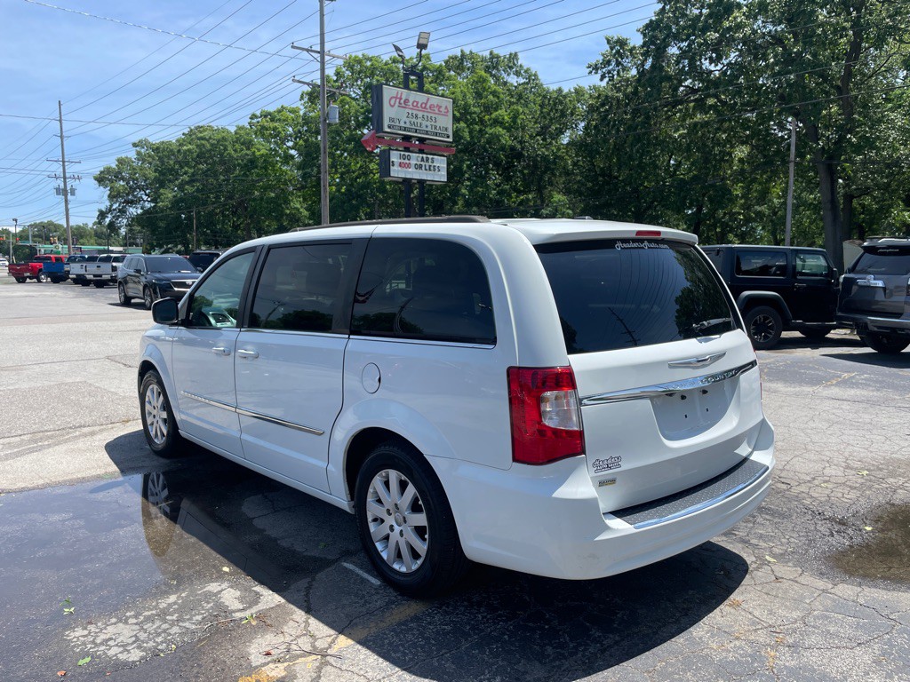 2014 Chrysler Town & Country Image 7