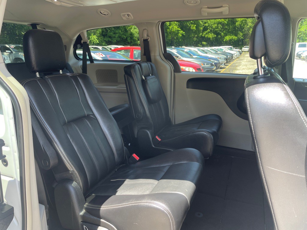 2014 Chrysler Town & Country Image 14