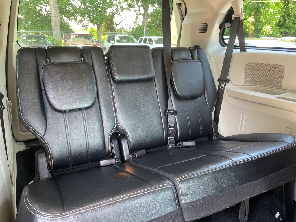 2014 Chrysler Town & Country Image 15