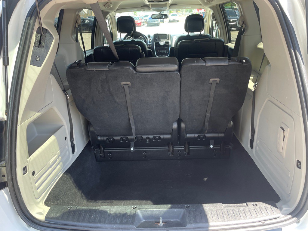 2014 Chrysler Town & Country Image 16