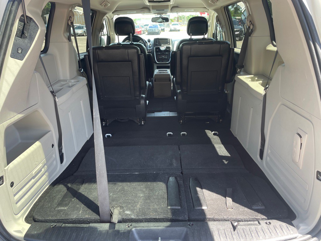 2014 Chrysler Town & Country Image 17