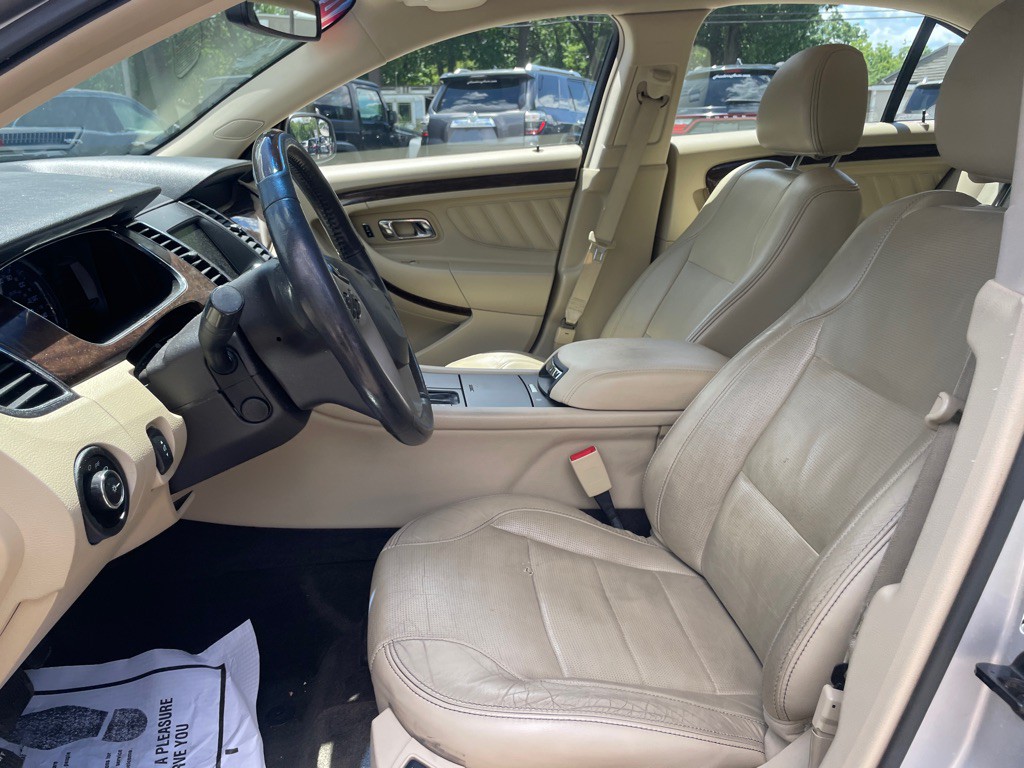 2014 Ford Taurus Image 10