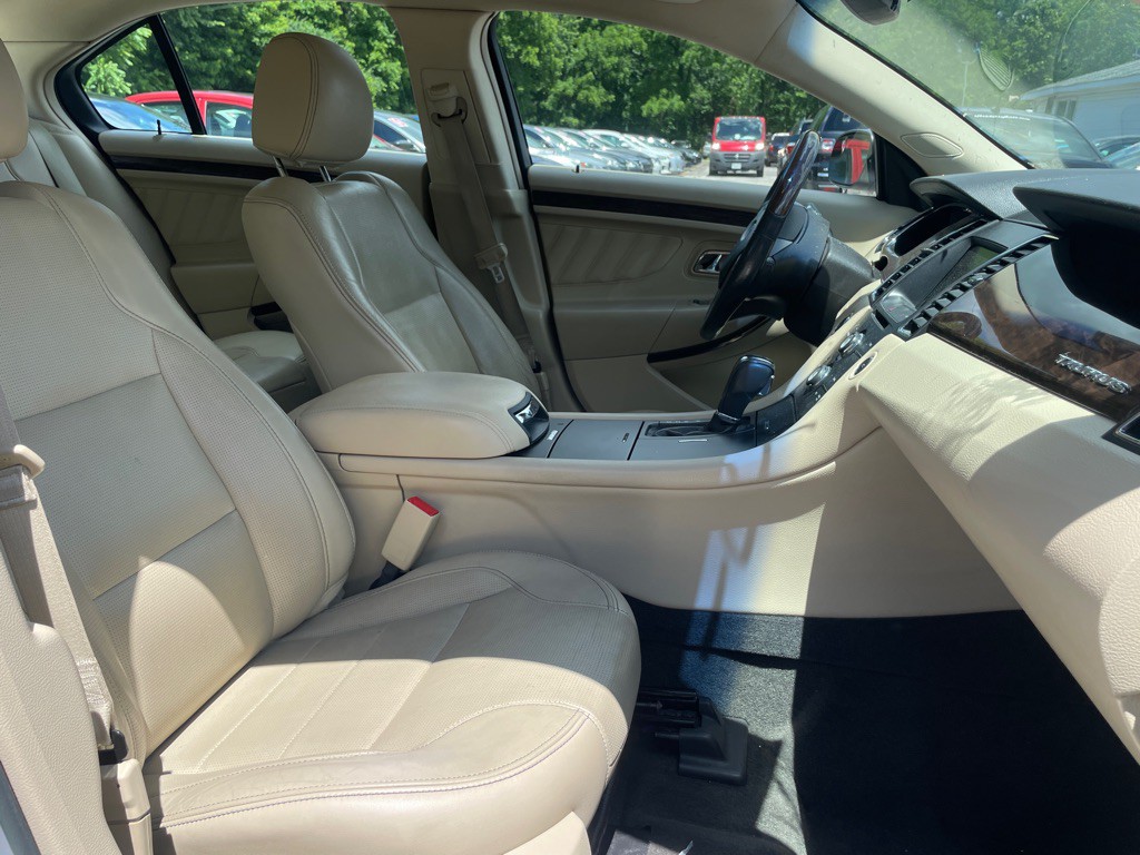 2014 Ford Taurus Image 12