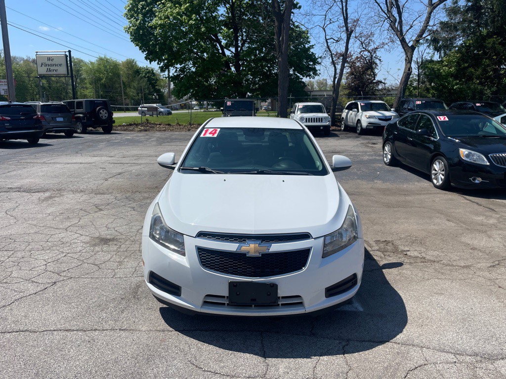 2014 Chevrolet Cruze Image 2