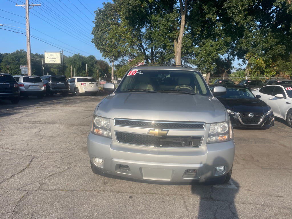 2010 Chevrolet Suburban Image 2