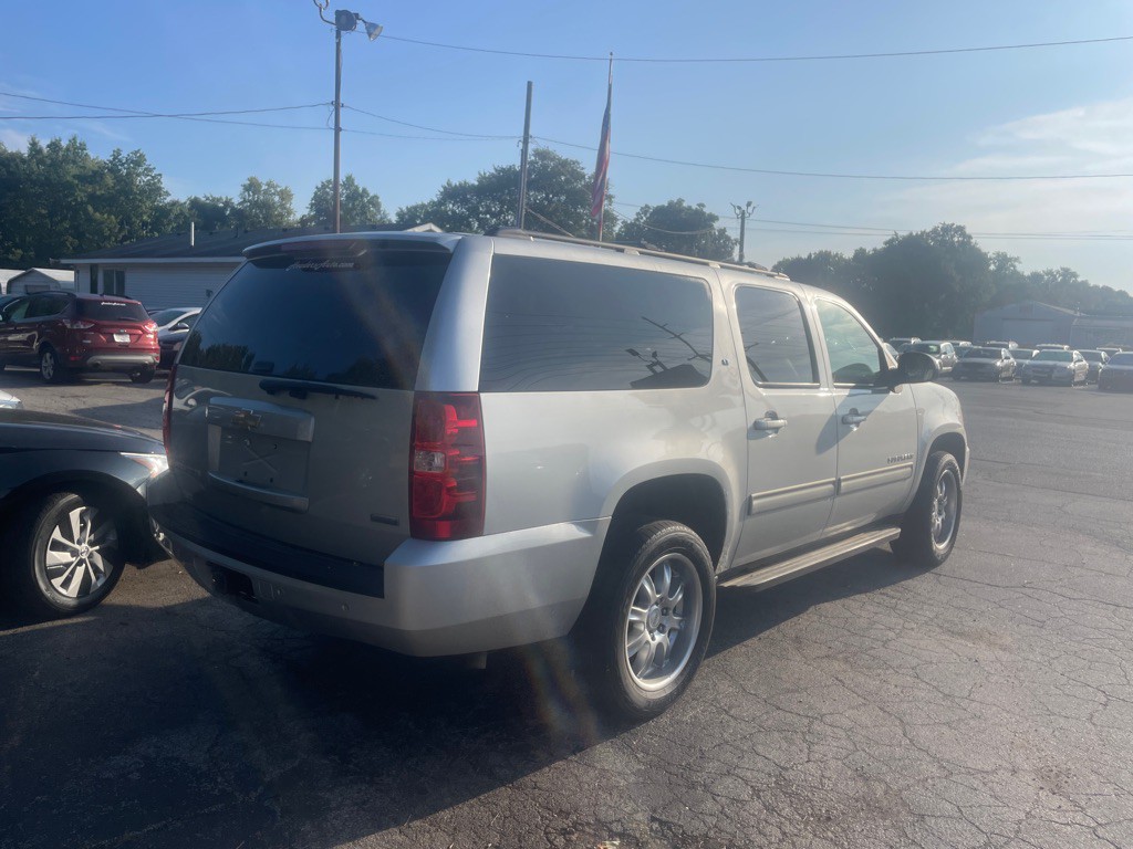 2010 Chevrolet Suburban Image 5