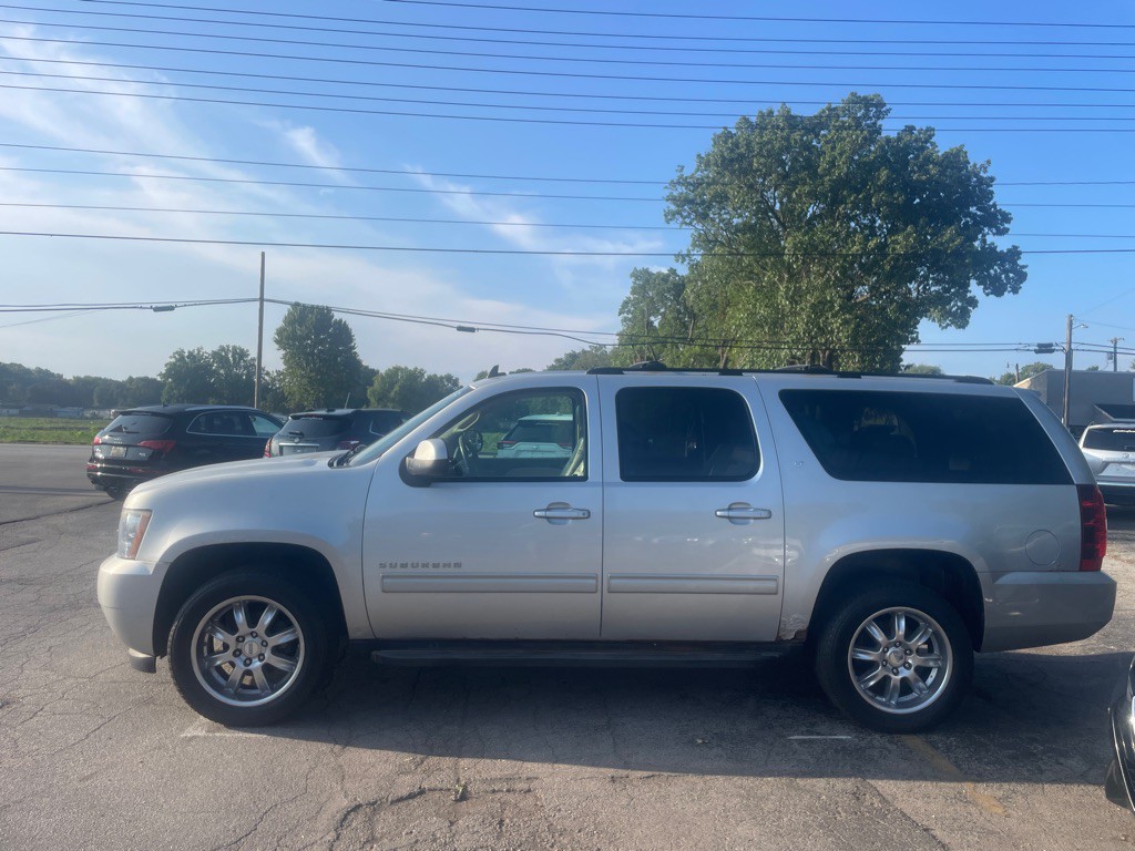 2010 Chevrolet Suburban Image 7