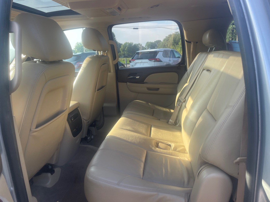 2010 Chevrolet Suburban Image 9
