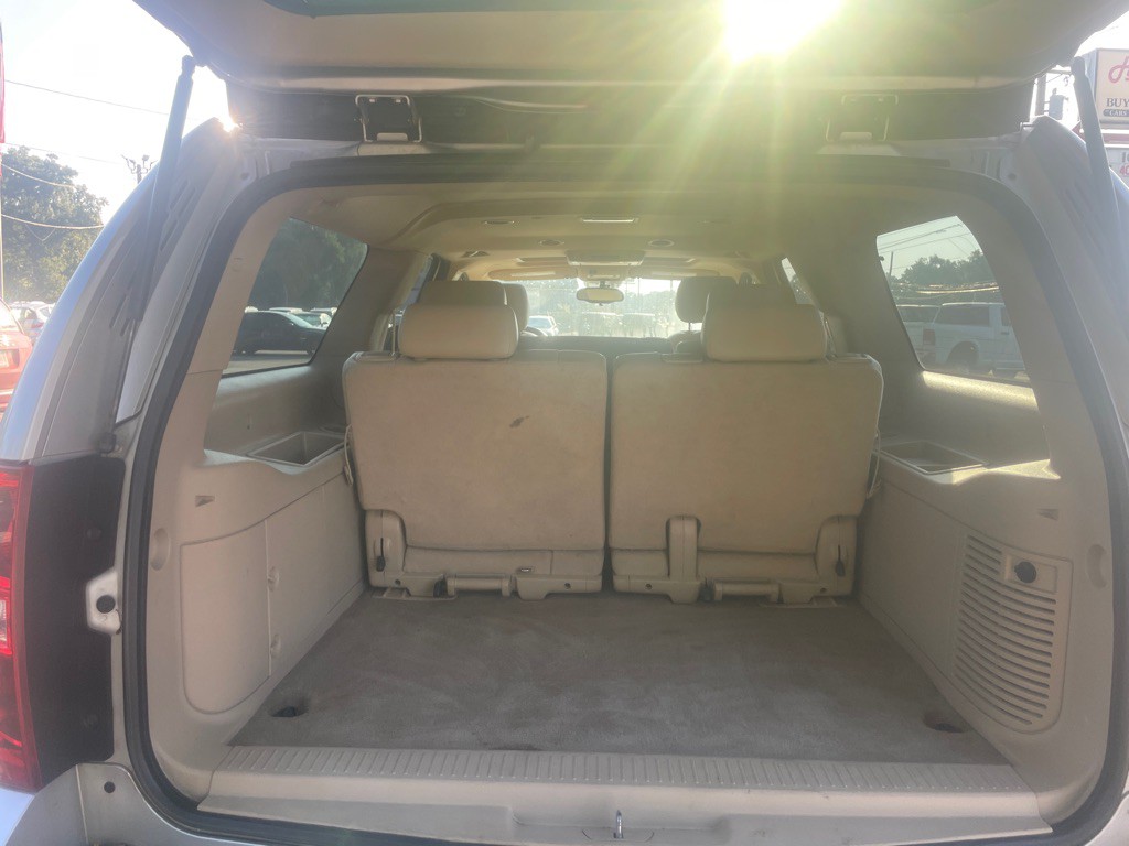 2010 Chevrolet Suburban Image 11