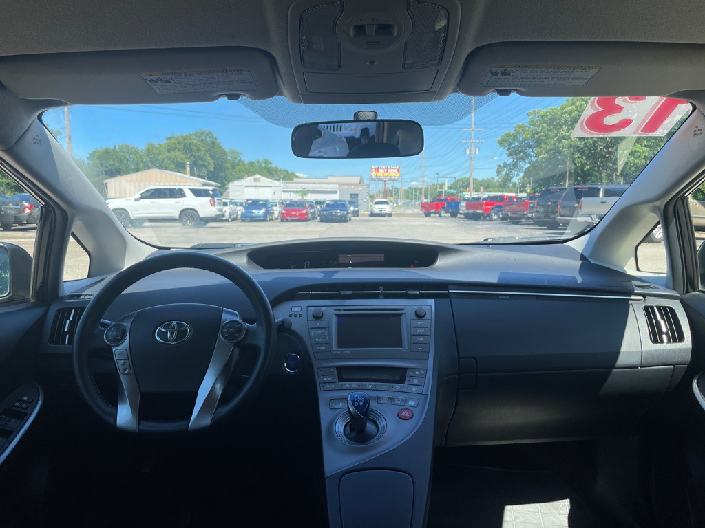 2013 Toyota Prius Image 9