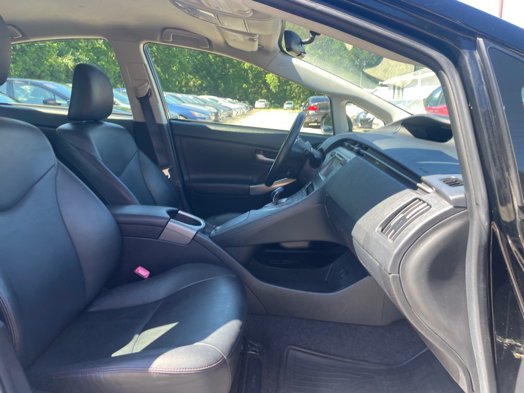 2013 Toyota Prius Image 12