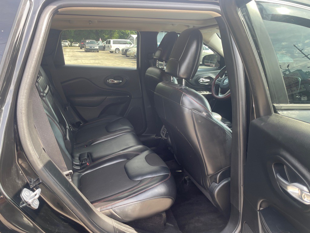 2017 Jeep Cherokee Image 13