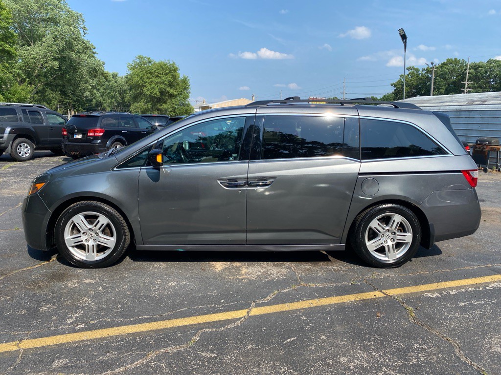 2011 Honda Odyssey Image 2
