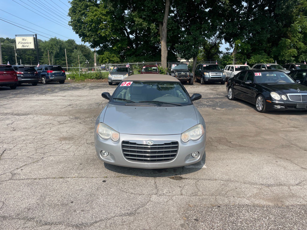 2006 Chrysler Sebring Image 2