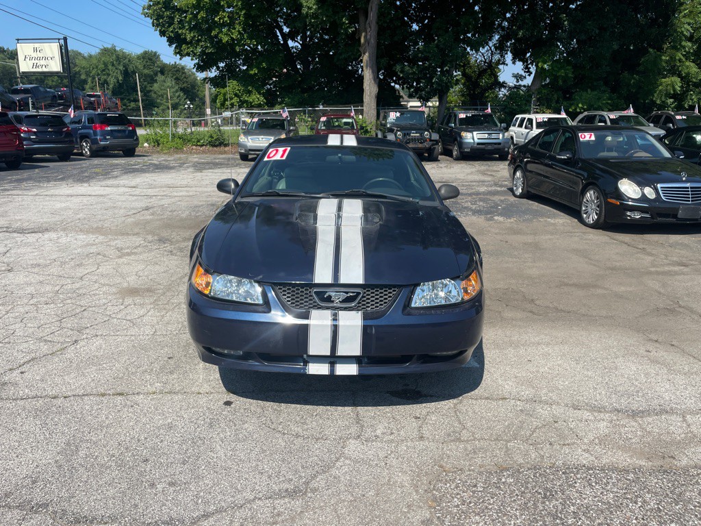 2001 Ford Mustang Image 2