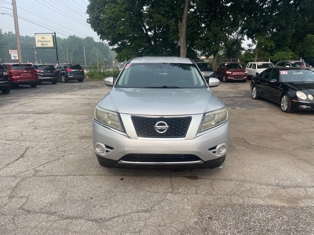 2013 Nissan Pathfinder Image 2