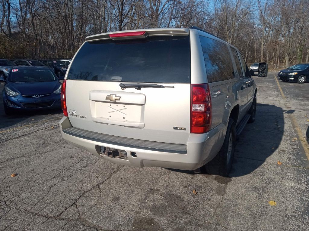 2008 Chevrolet Suburban Image 2