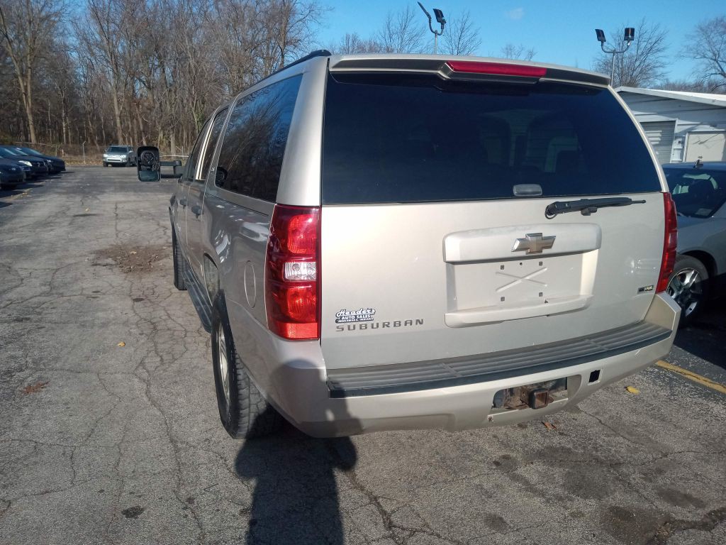 2008 Chevrolet Suburban Image 3