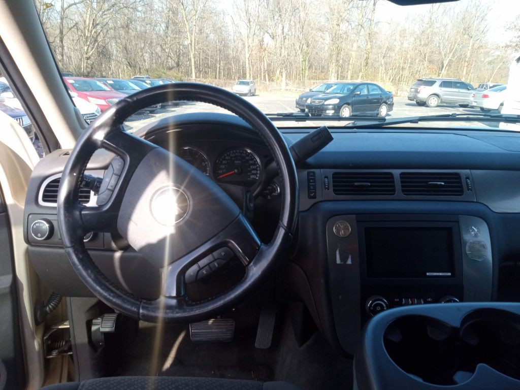 2008 Chevrolet Suburban Image 10