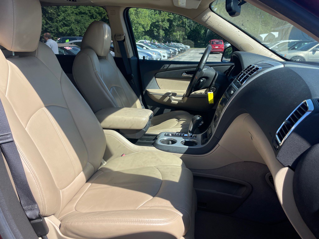 2011 GMC Acadia Image 14