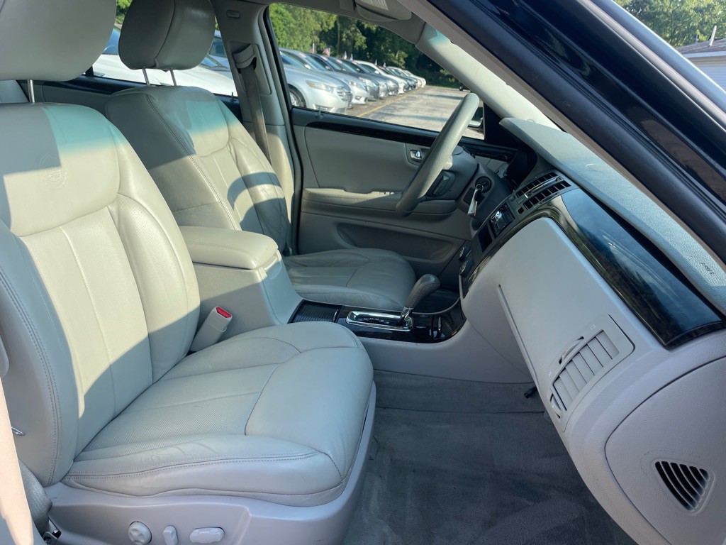 2009 Cadillac DTS Image 12