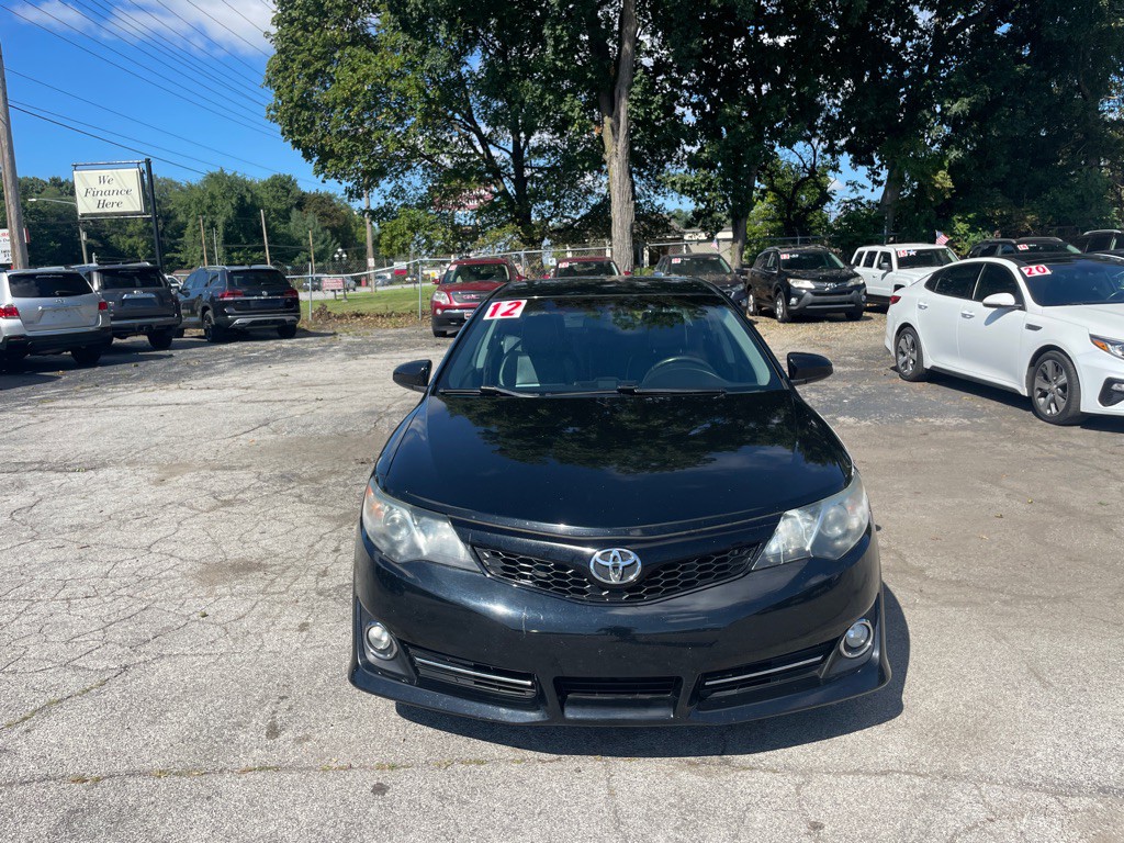 2012 Toyota Camry Image 2