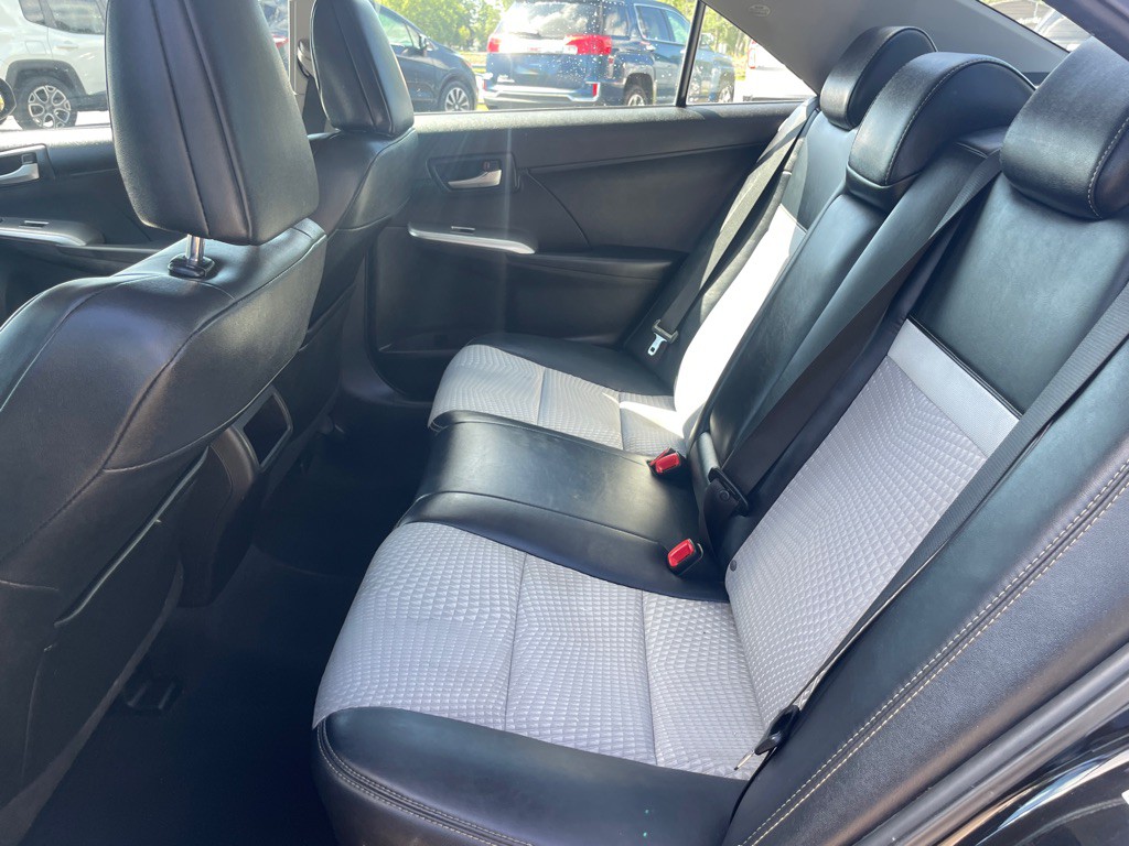 2012 Toyota Camry Image 11