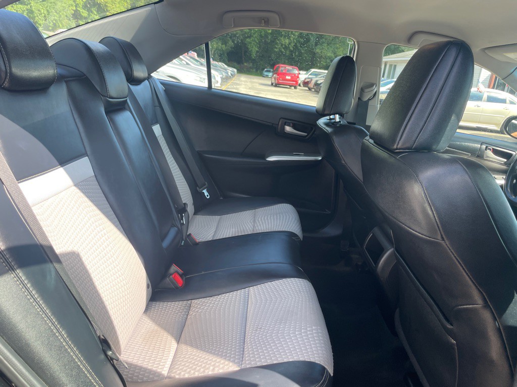 2012 Toyota Camry Image 13