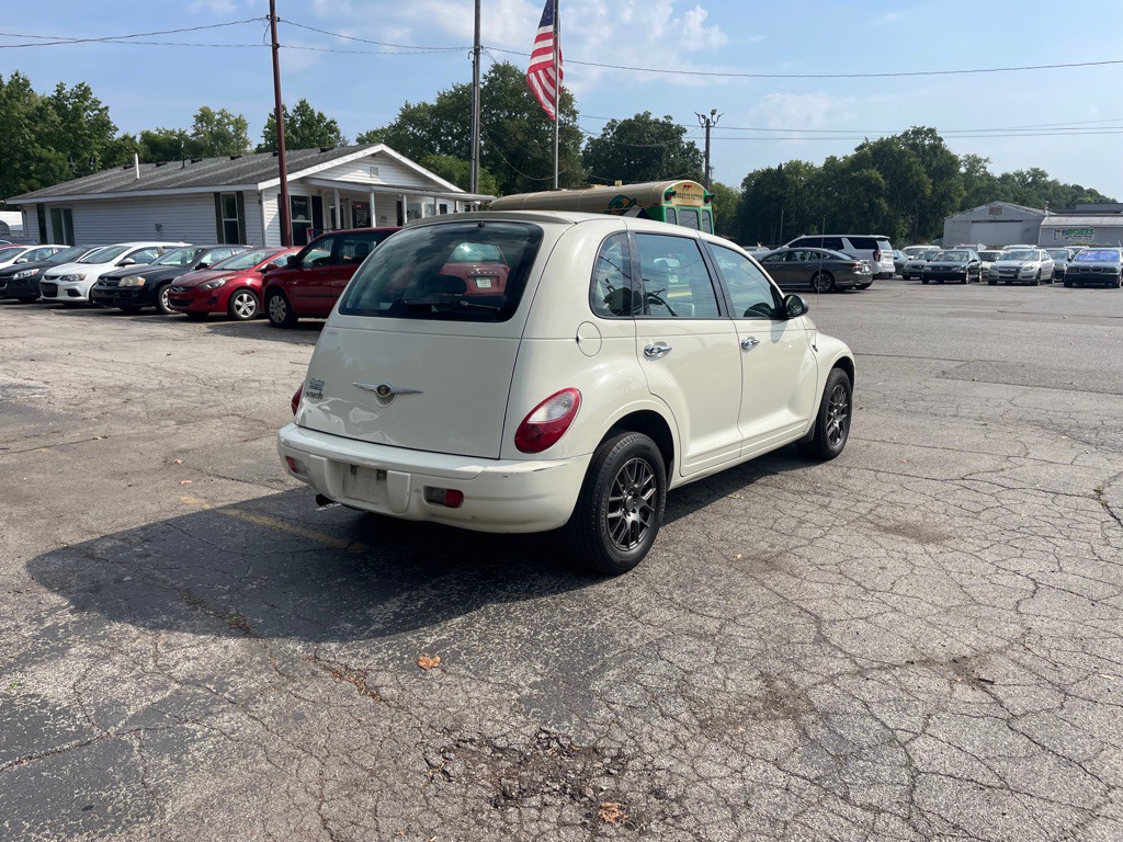2008 Chrysler PT Cruiser Image 4