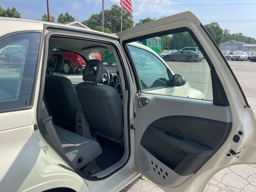 2008 Chrysler PT Cruiser Image 10