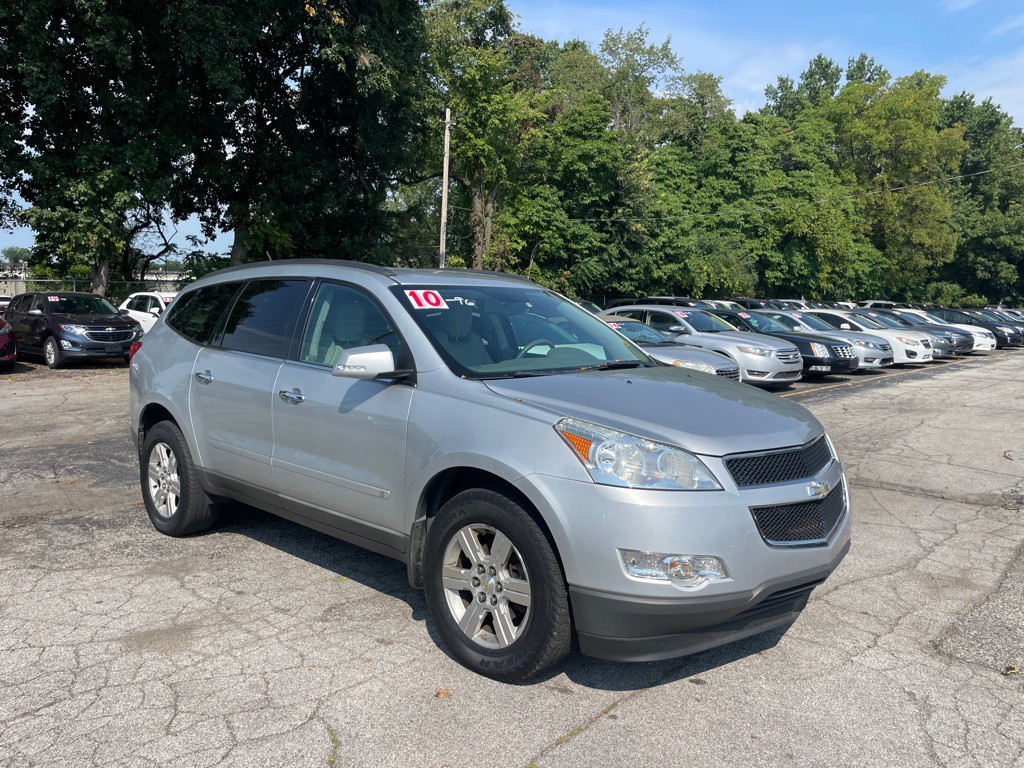 2010 Chevrolet Traverse Image 3