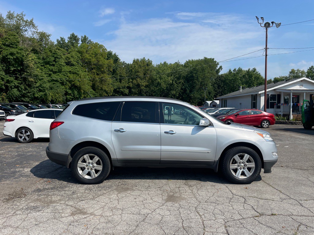 2010 Chevrolet Traverse Image 4