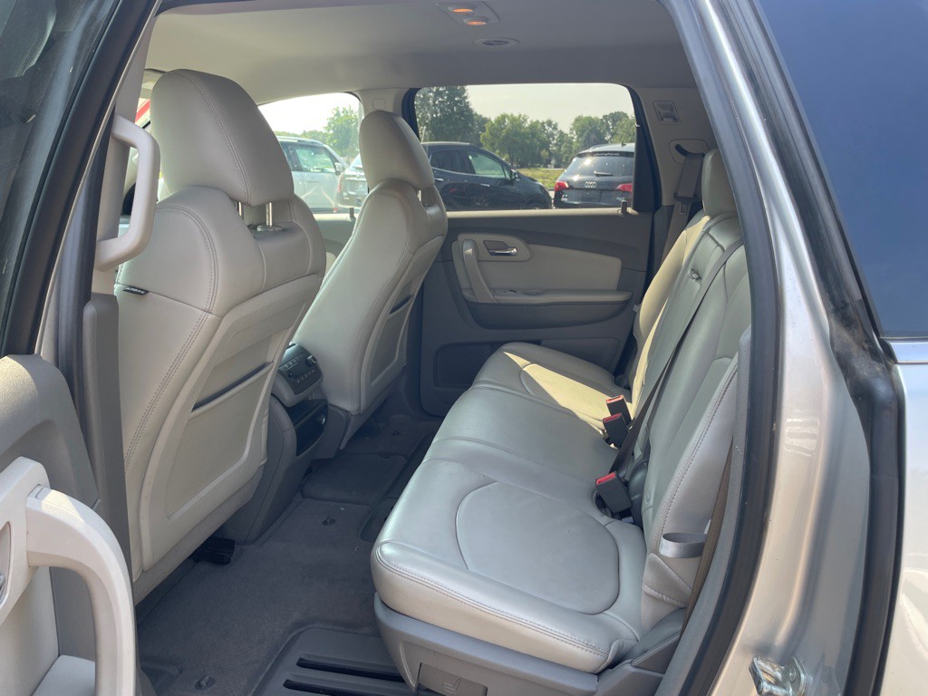 2010 Chevrolet Traverse Image 11