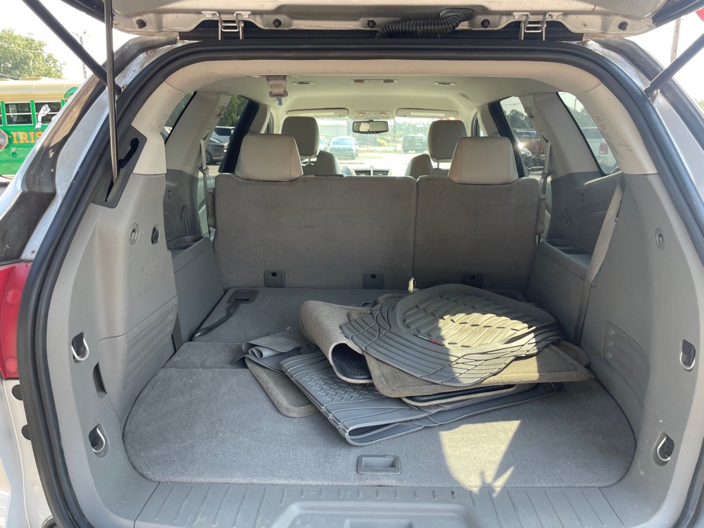 2010 Chevrolet Traverse Image 12