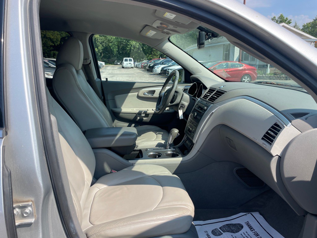 2010 Chevrolet Traverse Image 14