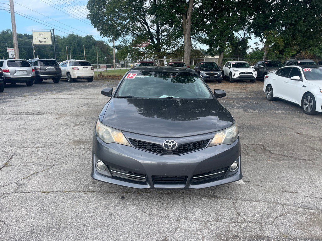 2012 Toyota Camry Image 2