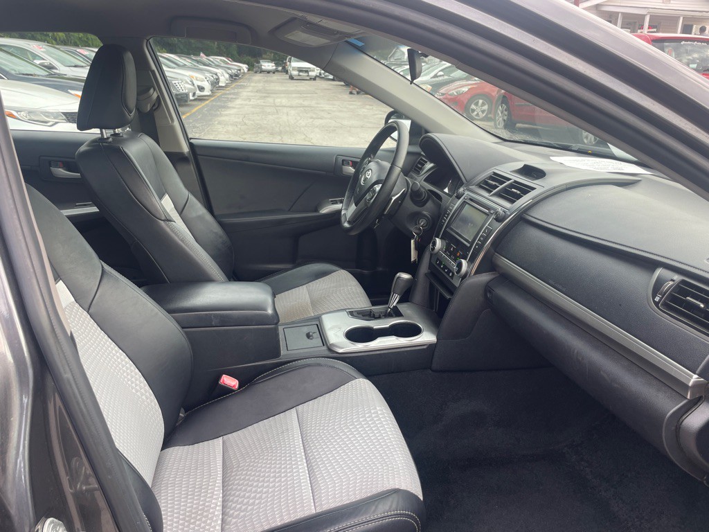 2012 Toyota Camry Image 13