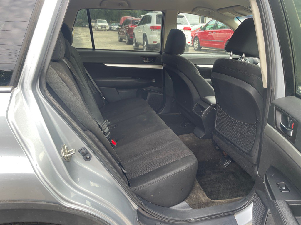 2013 Subaru Outback Image 10