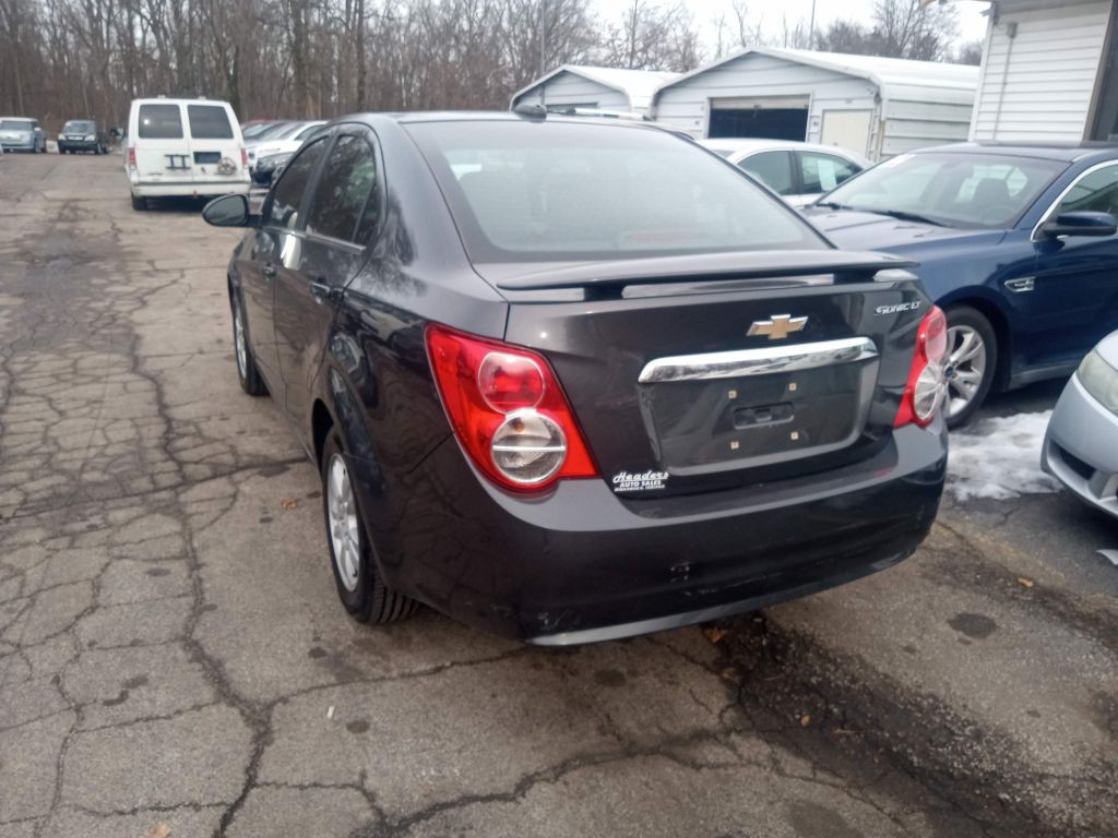 2016 Chevrolet Sonic Image 2