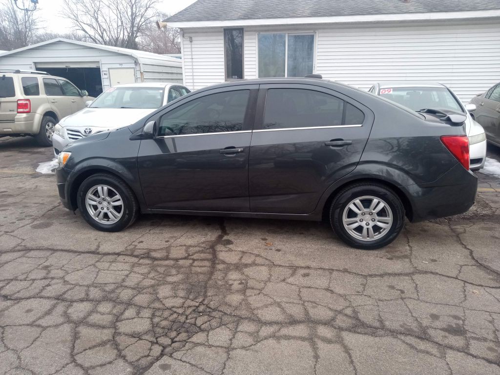 2016 Chevrolet Sonic Image 3