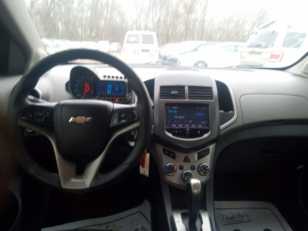 2016 Chevrolet Sonic Image 9