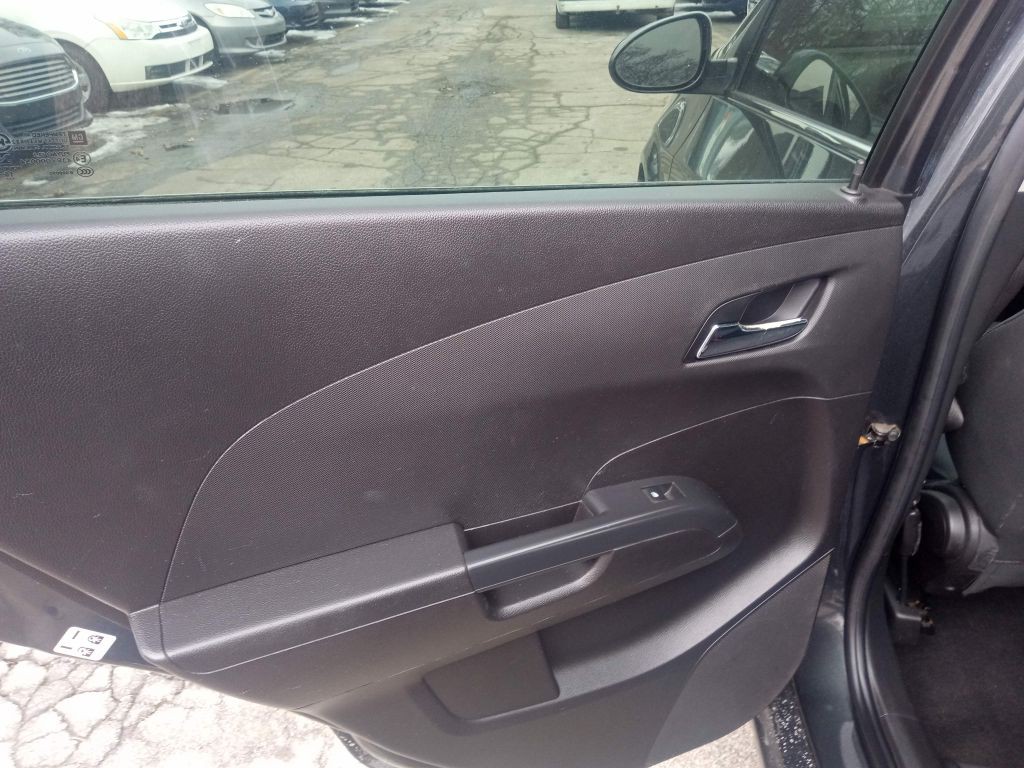 2016 Chevrolet Sonic Image 10