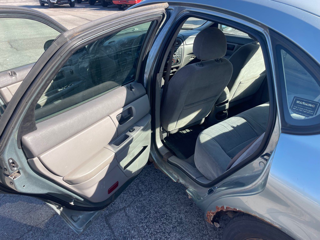 2005 Ford Taurus Image 10