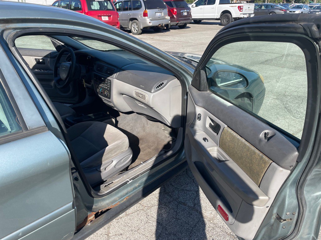 2005 Ford Taurus Image 12