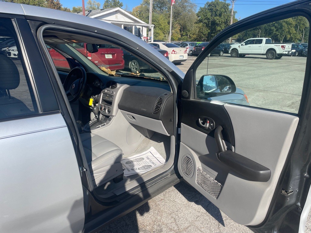 2004 Saturn Vue Image 12